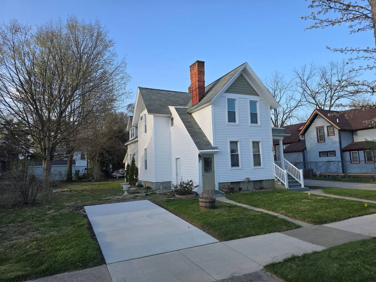 Apartment for rent at 130 Grand Ave, Mount Clemens, MI 48043