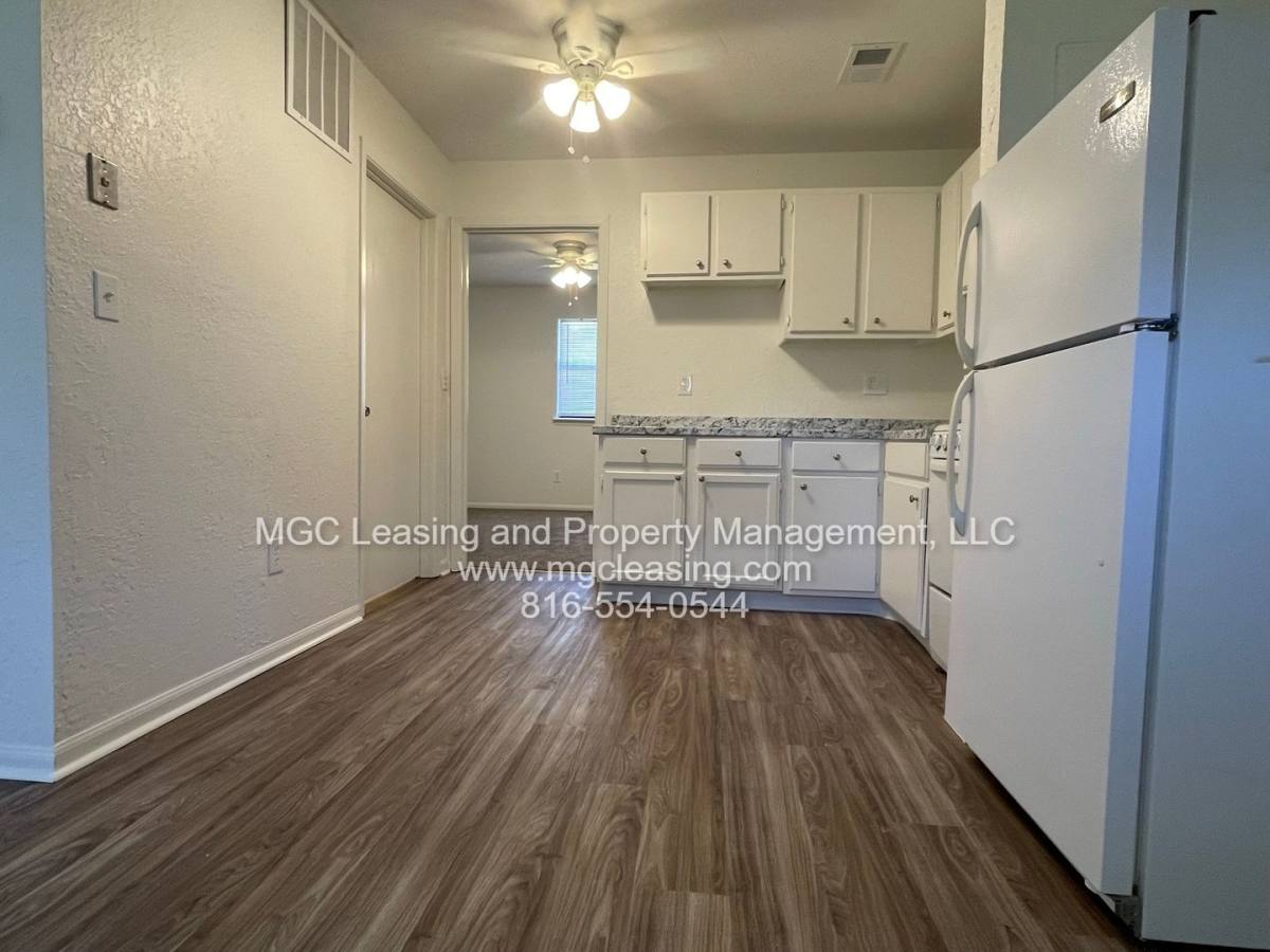 Apartment for rent at 305 SE Grand Ave, Lees Summit, MO 64063