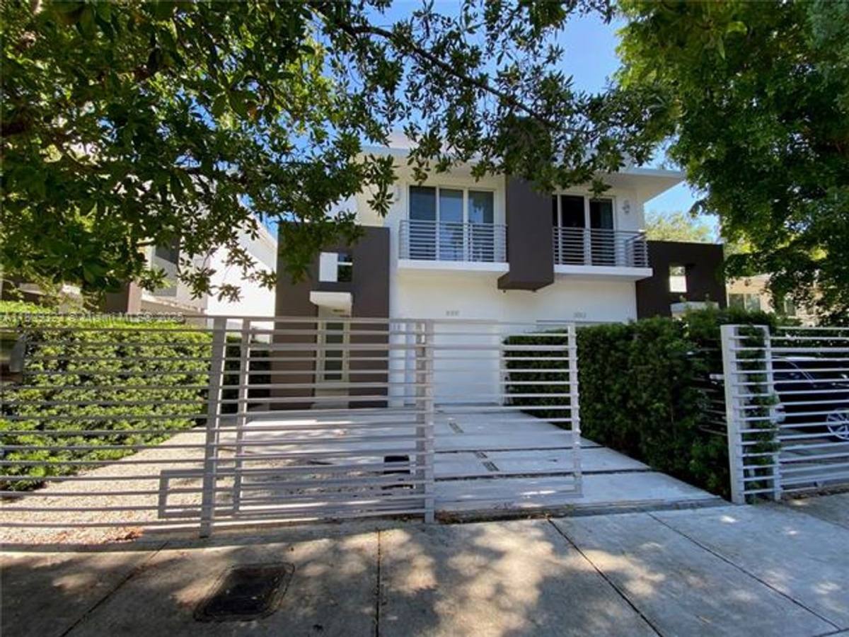 Townhouse for rent at 3050 Day Ave, Miami, FL 33133