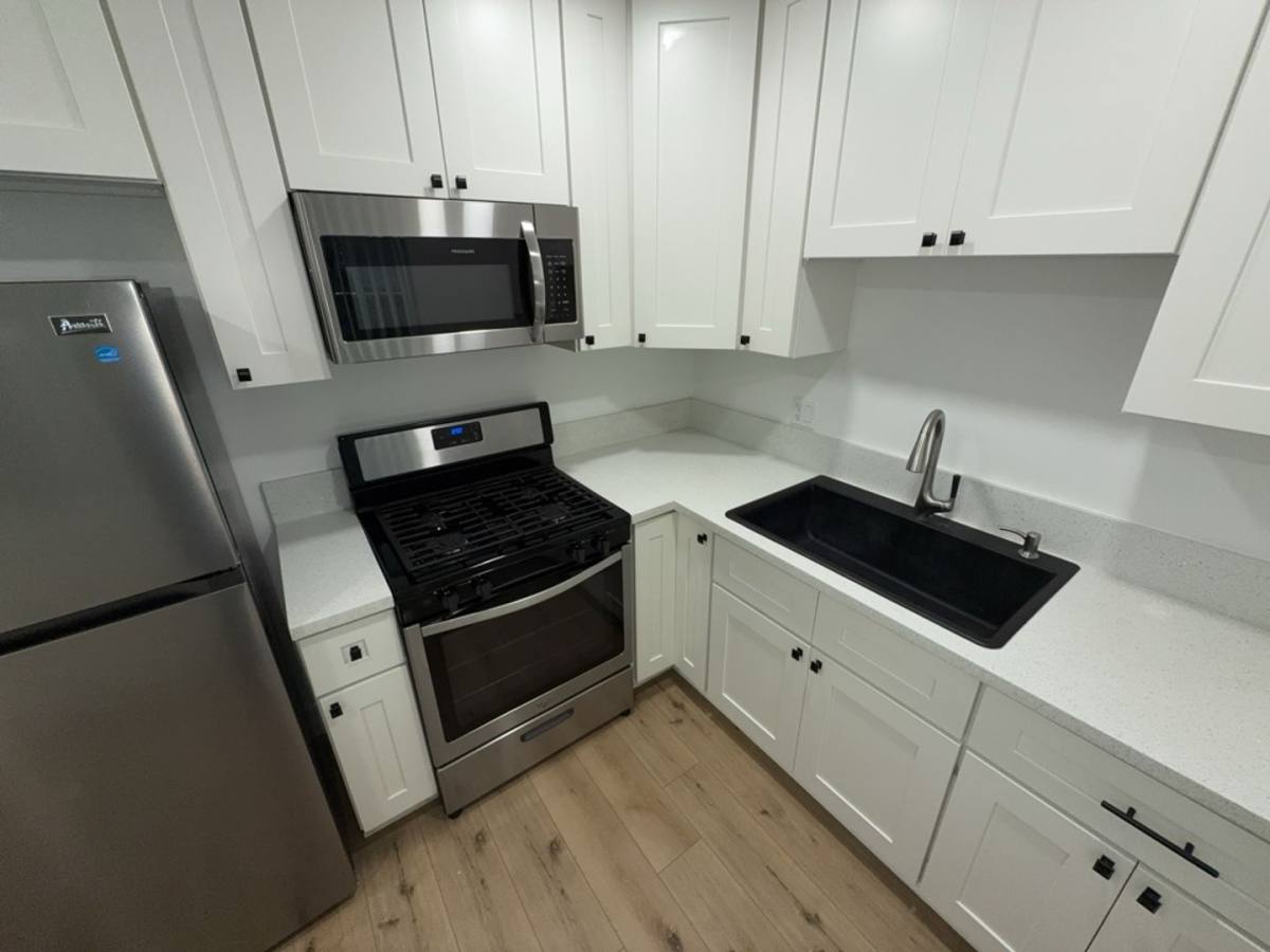 Apartment for rent at 267-269 W Elm Ave, Burbank, CA 91505