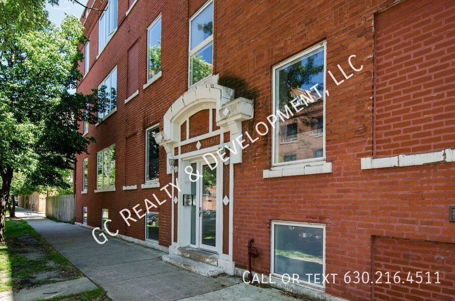 Apartment for rent at 1625 W Ainslie St #1W, Chicago, IL 60640
