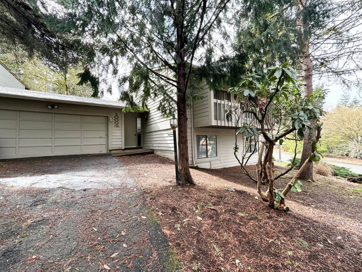 House for rent at 10004 SW Quail Post Rd, Portland, OR 97219