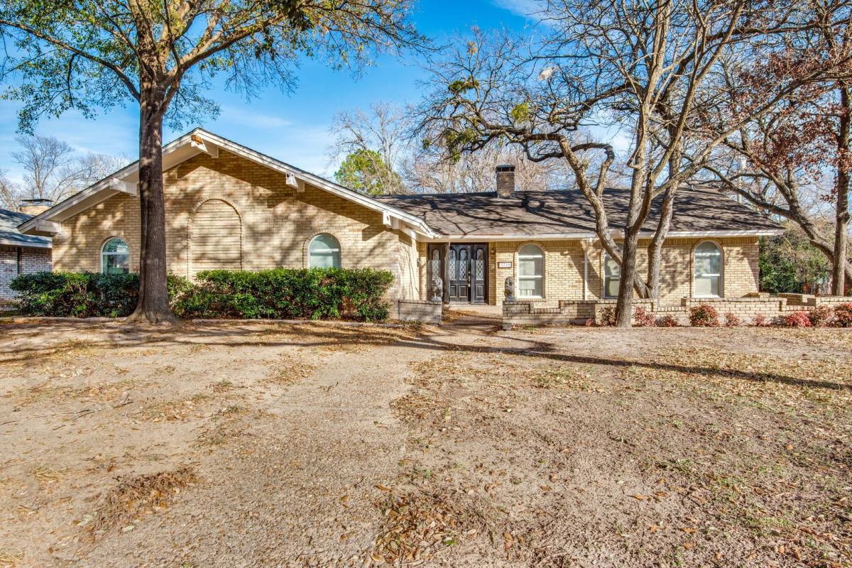 1710 Green Oaks Dr, Irving, TX 75061