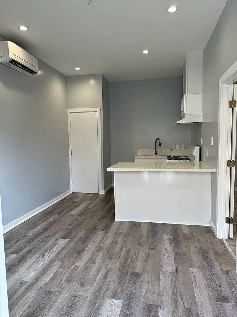 Apartment for rent at 322 E Esther St #12, Long Beach, CA 90813