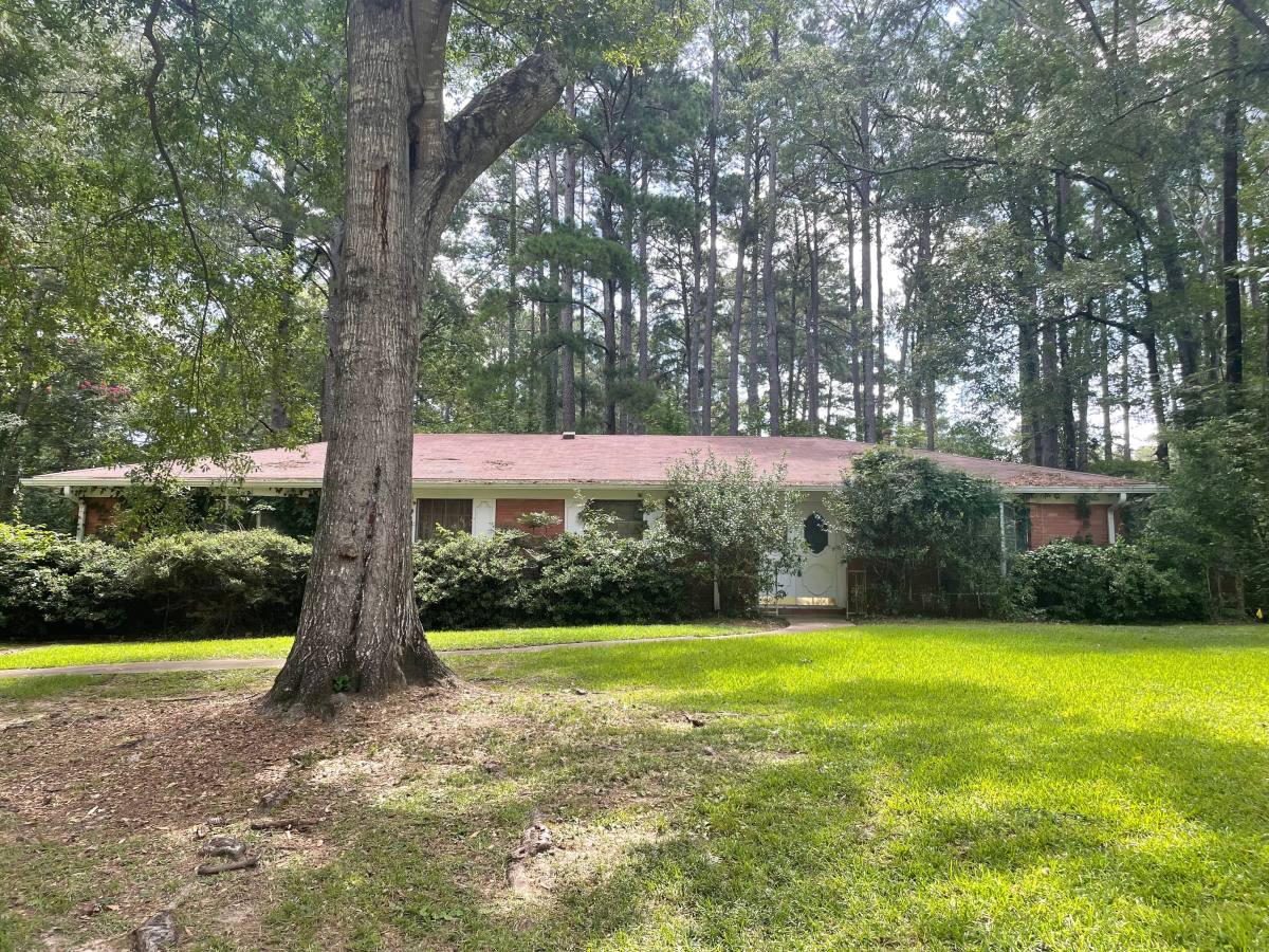 House for rent at 19 Rob Lane, Jackson, MS 39212