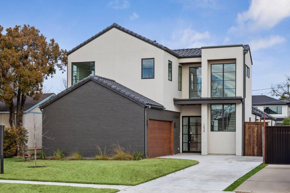 House for rent at 7526 Kenwell St, Dallas, TX 75209
