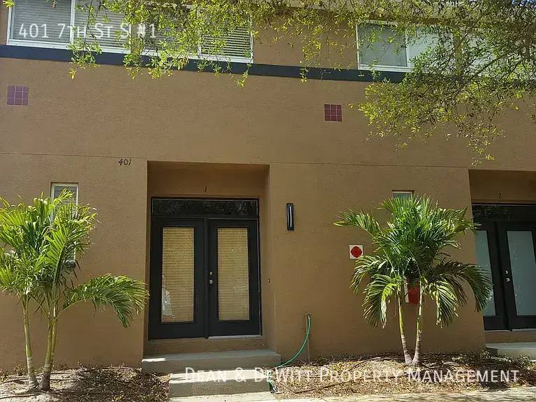 Townhouse for rent at 401 7th St S #1, Saint Petersburg, FL 33701