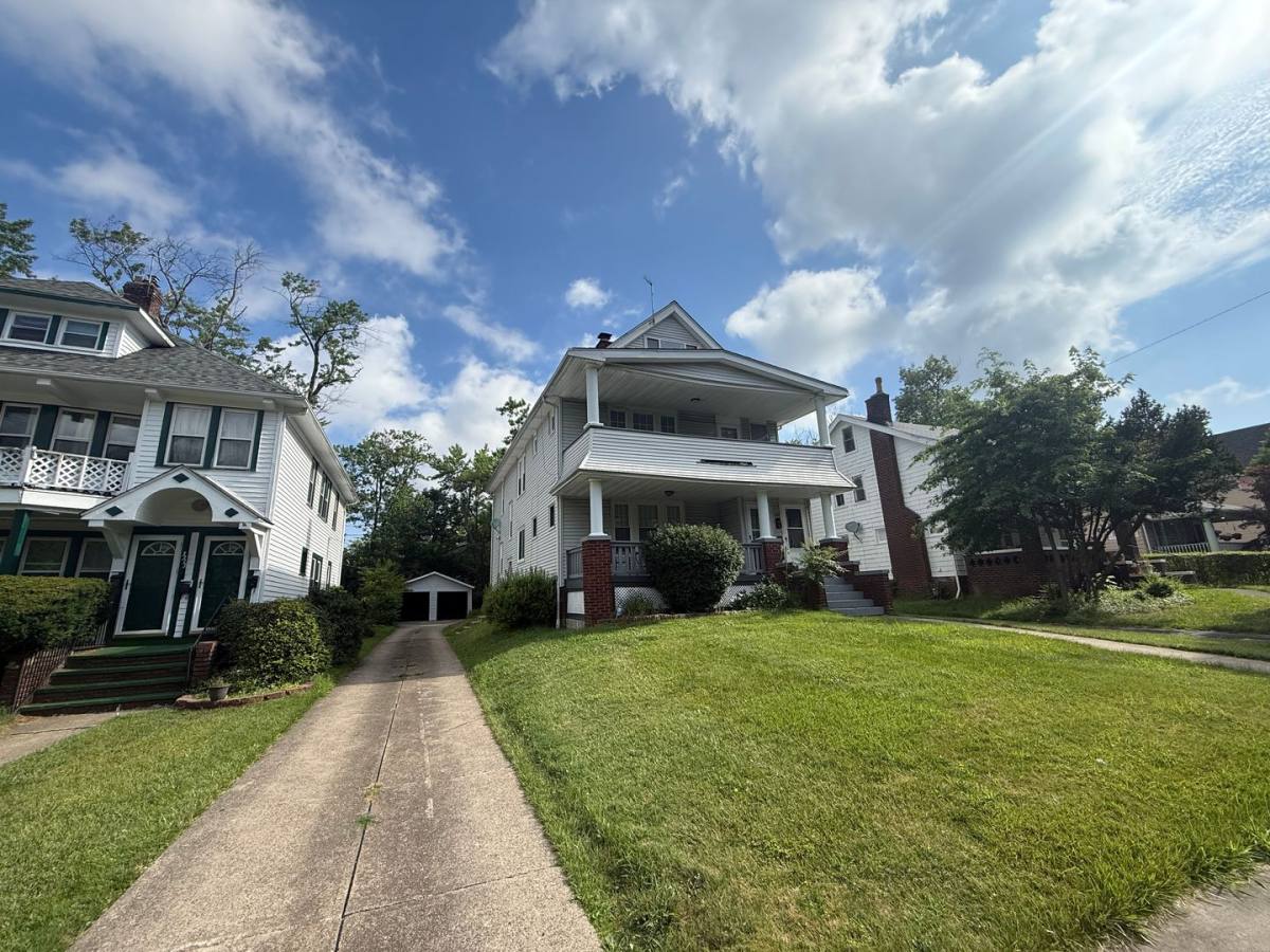 3317 E Scarborough Rd, Cleveland, OH 44118
