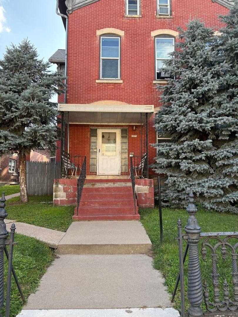 Apartment for rent at 1471 Main St, Dubuque, IA 52001