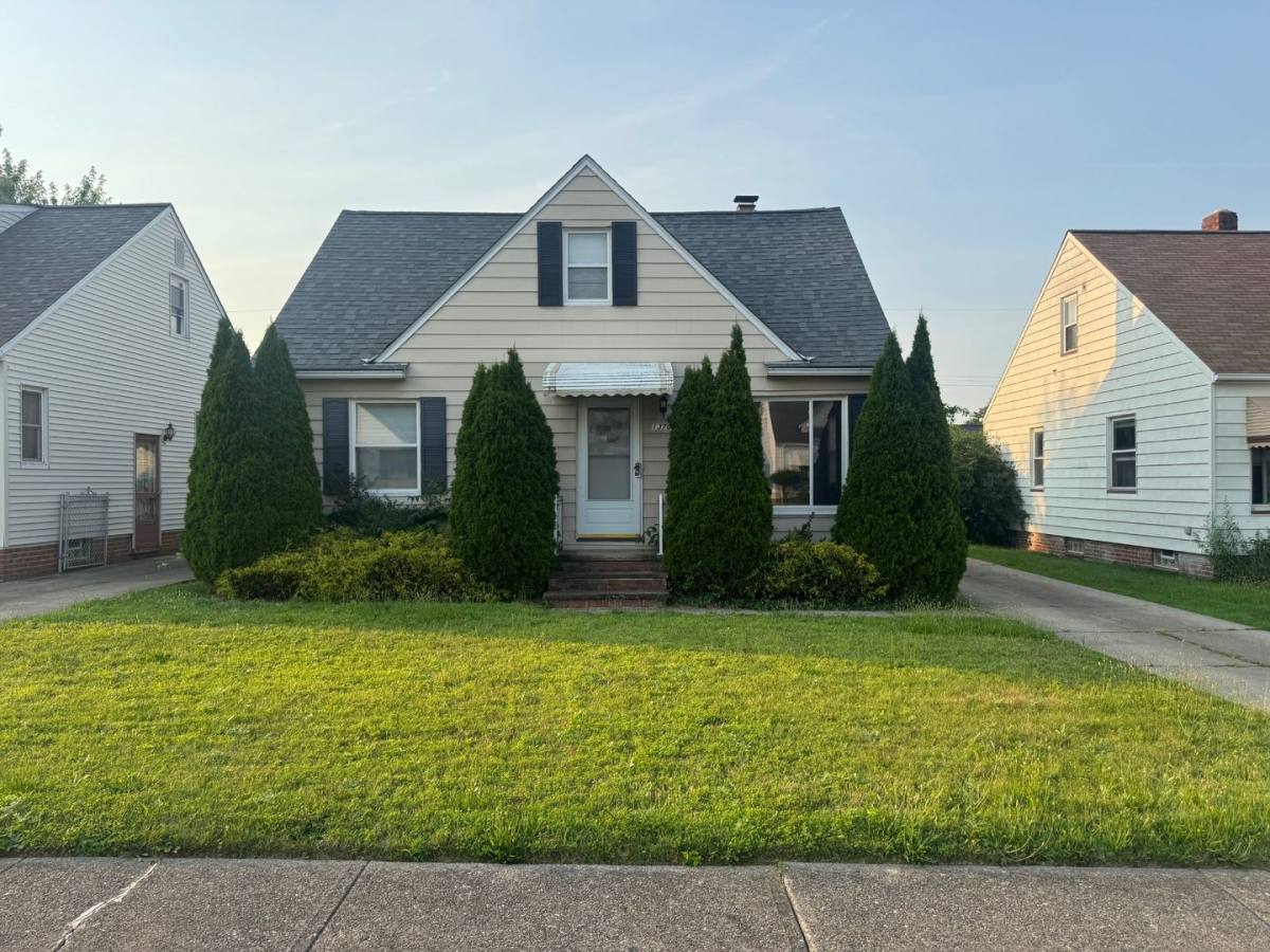 Apartment for rent at 13709 Maple Leaf Dr, Cleveland, OH 44125