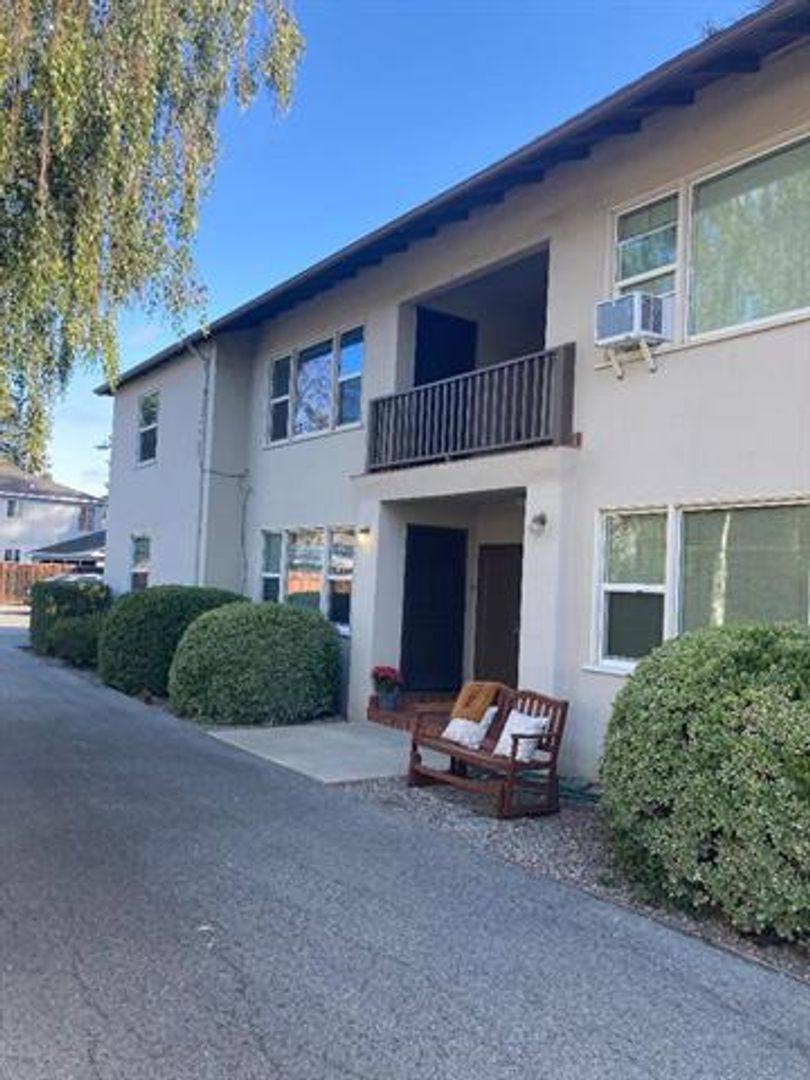Apartment for rent at 922 Oak Lane, Menlo Park, CA 94025