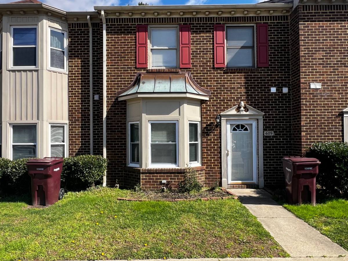 Townhouse for rent at 609 Creekside Court, Chesapeake, VA 23320