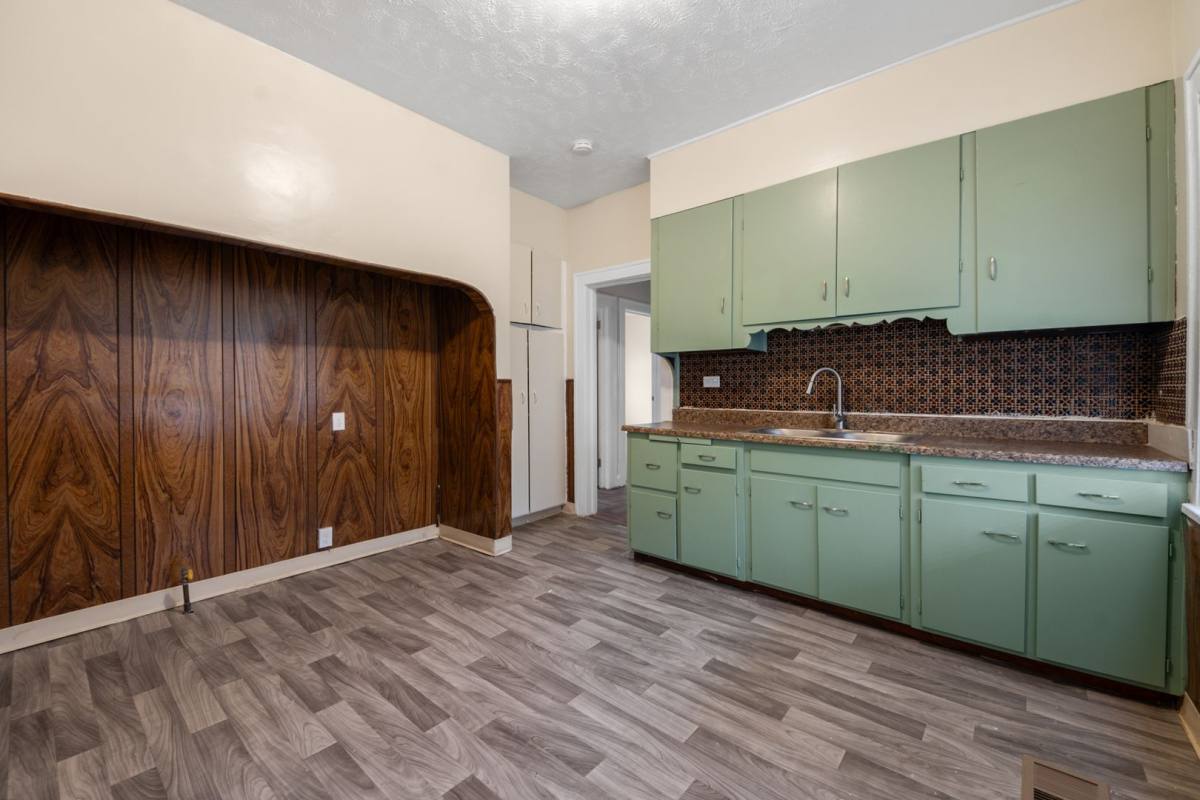 Apartment for rent at 874 Whitcomb Rd, Cleveland, OH 44110