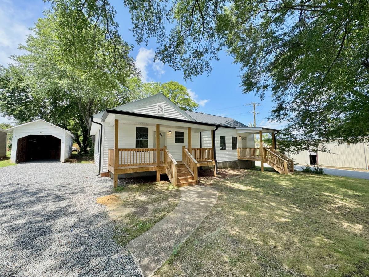 104 Virginia Ave, Chase City, VA 23924