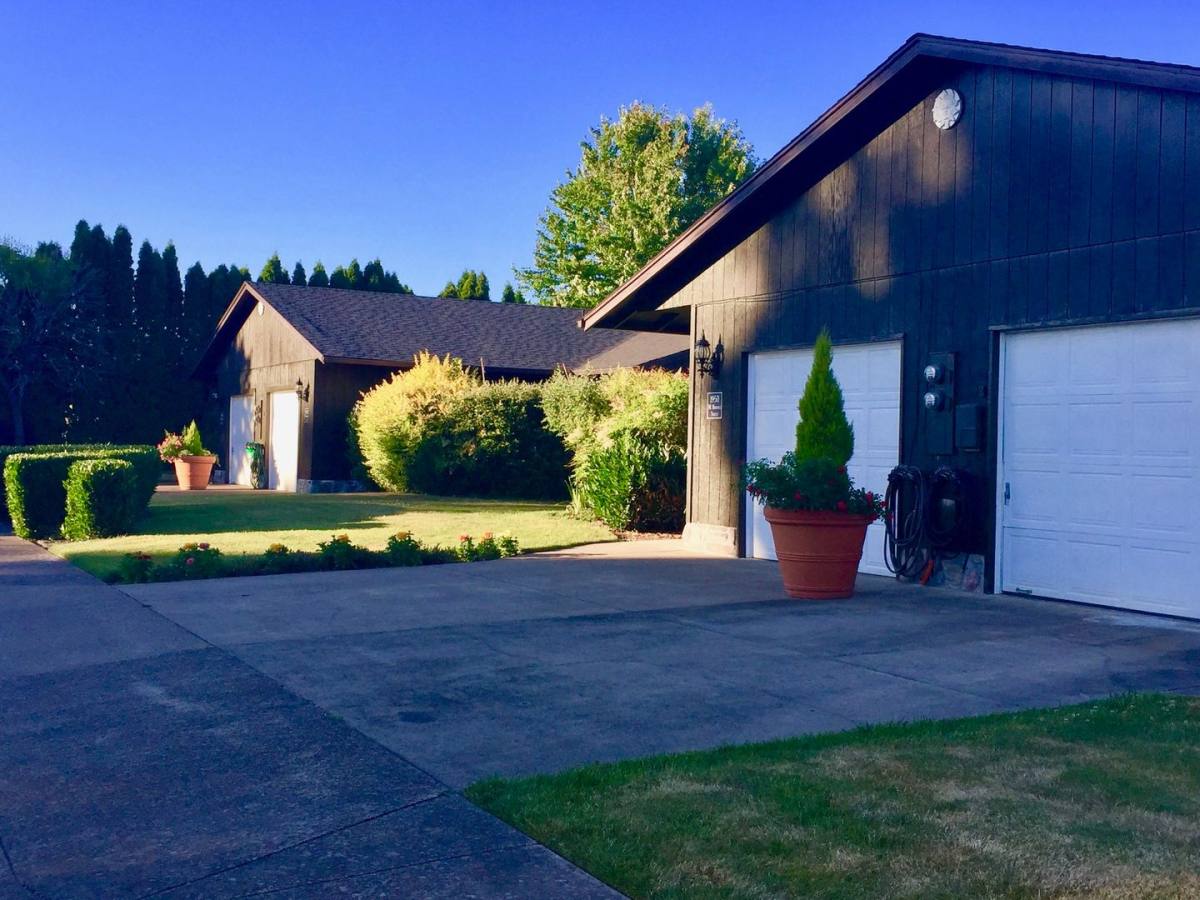 House for rent at 1980 NE Hembree St, McMinnville, OR 97128