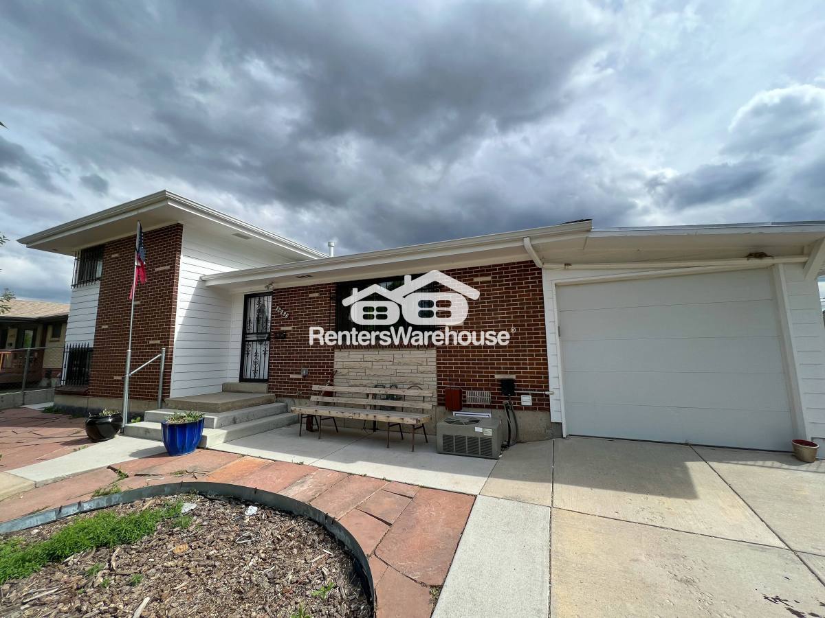 House for rent at 12496 E Park Lane Dr, Aurora, CO 80011