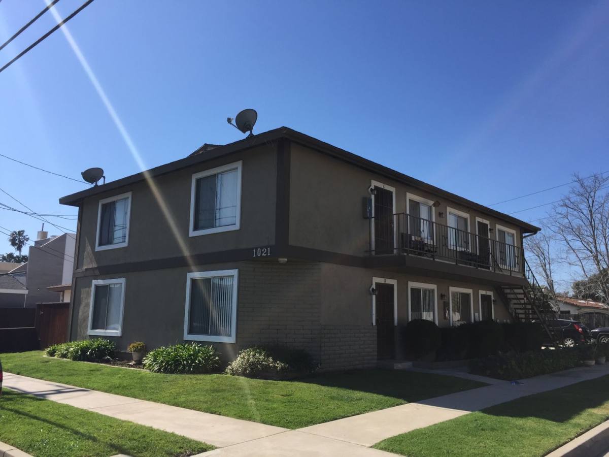 Apartment for rent at 1021 Alabama St, Huntington Beach, CA 92648