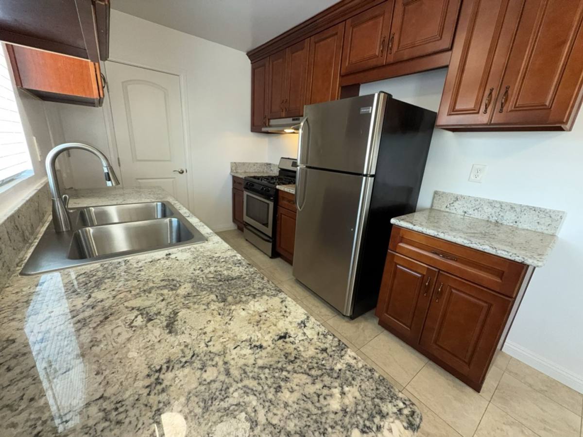 Apartment for rent at 543 N Lomita St, Burbank, CA 91506