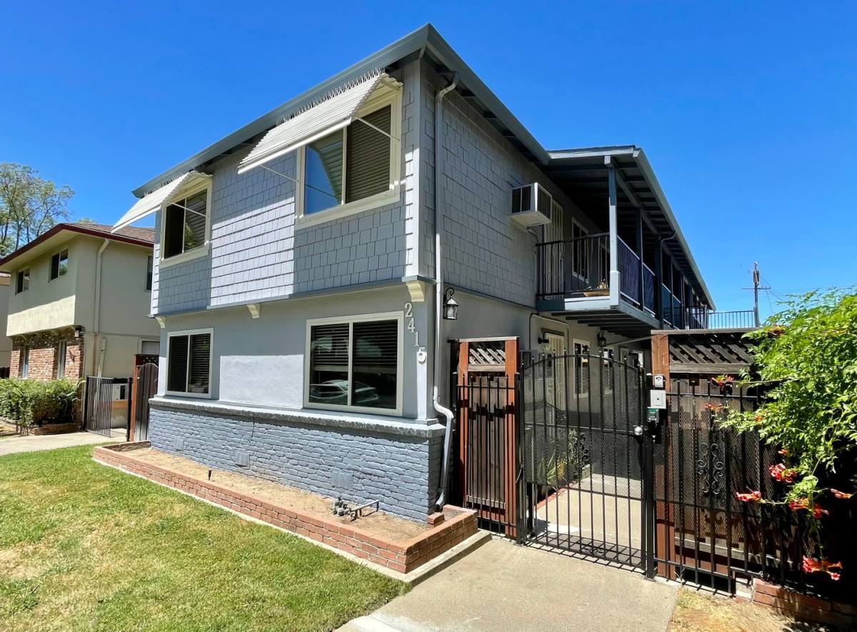 Apartment for rent at 2415 T St, Sacramento, CA 95816