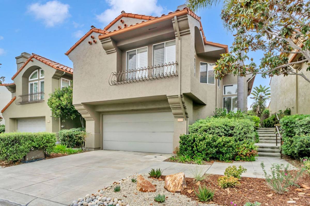 Townhouse for rent at 5744 Caminito Empresa, La Jolla, CA 92037