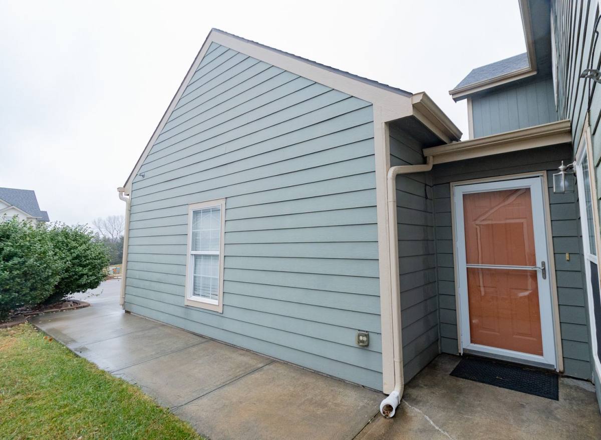 Townhouse for rent at 2122 Brookebend, Junction City, KS 66441