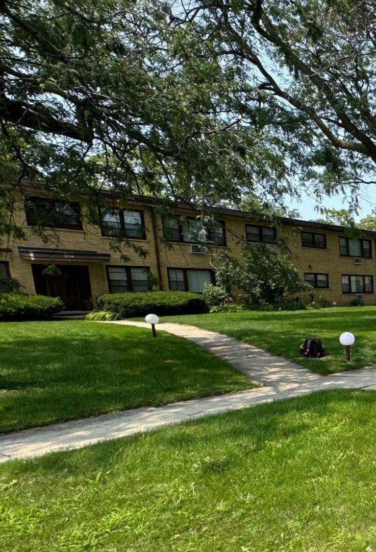 Apartment for rent at 2420-30 W 183rd St, Homewood, IL 60430