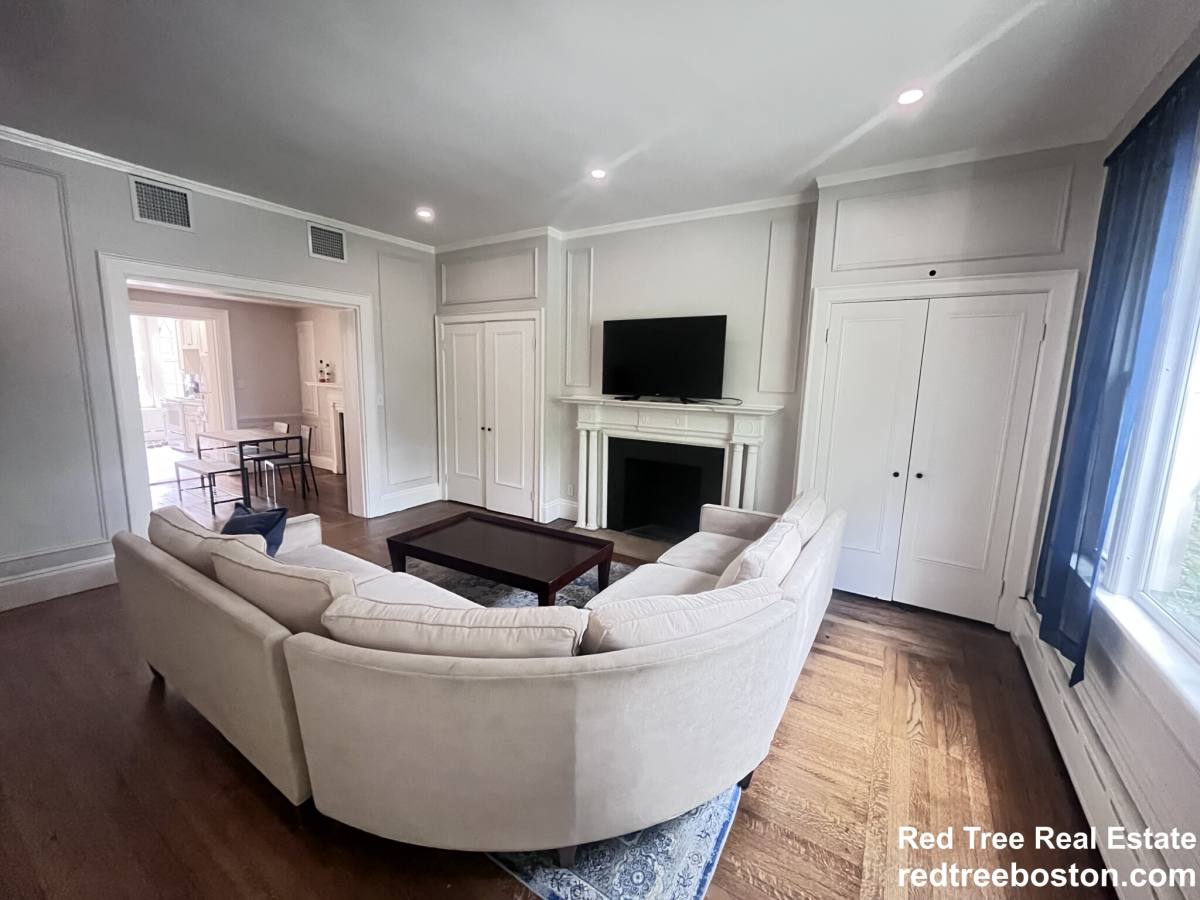 Apartment for rent at 1712 Beacon St #1, Brookline, MA 02445