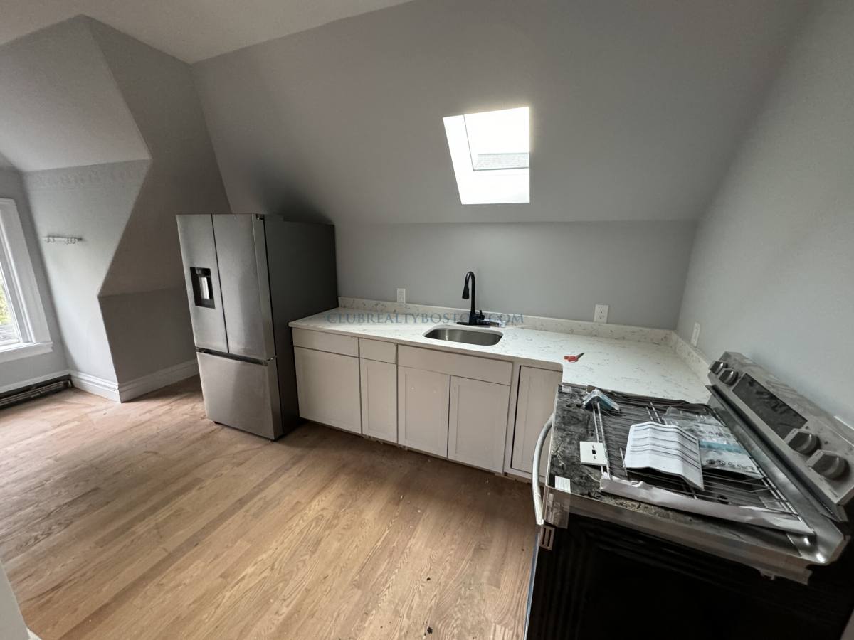 Apartment for rent at 117 Thorndike St, Brookline, MA 02446