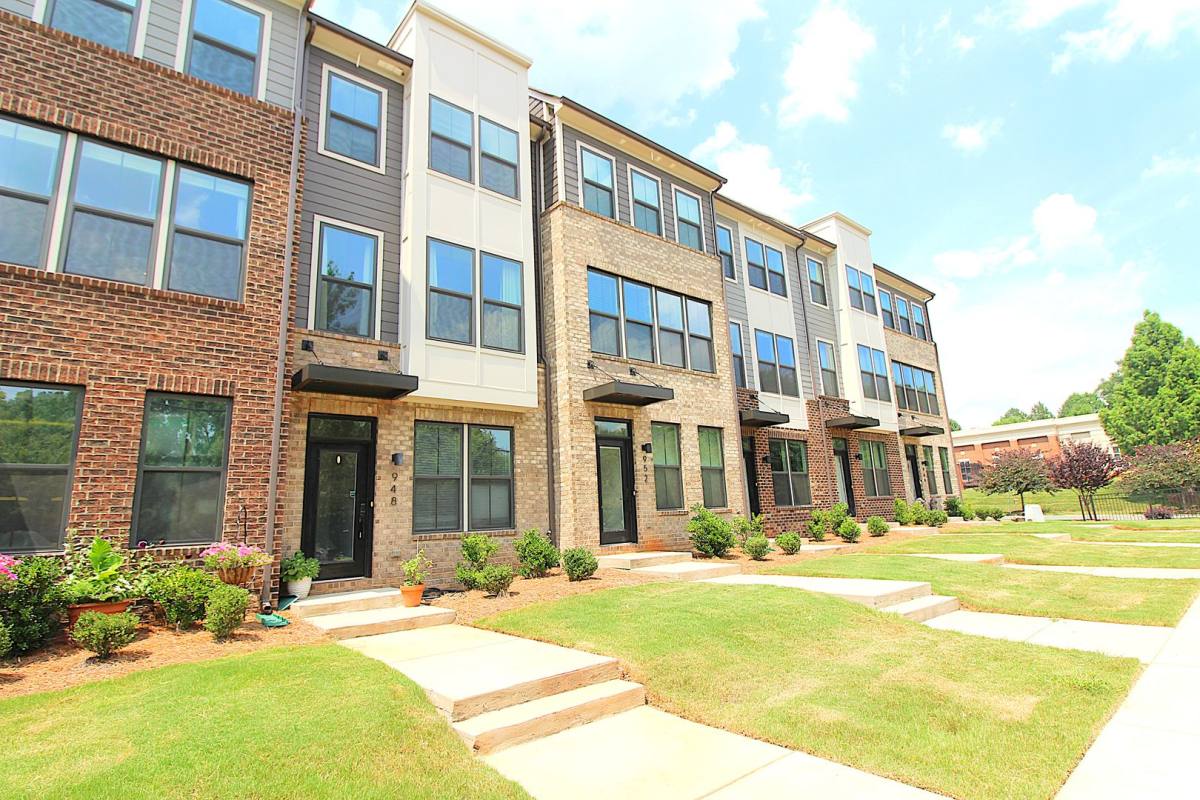 Townhouse for rent at 952 Broad River Lane, Charlotte, NC 28211