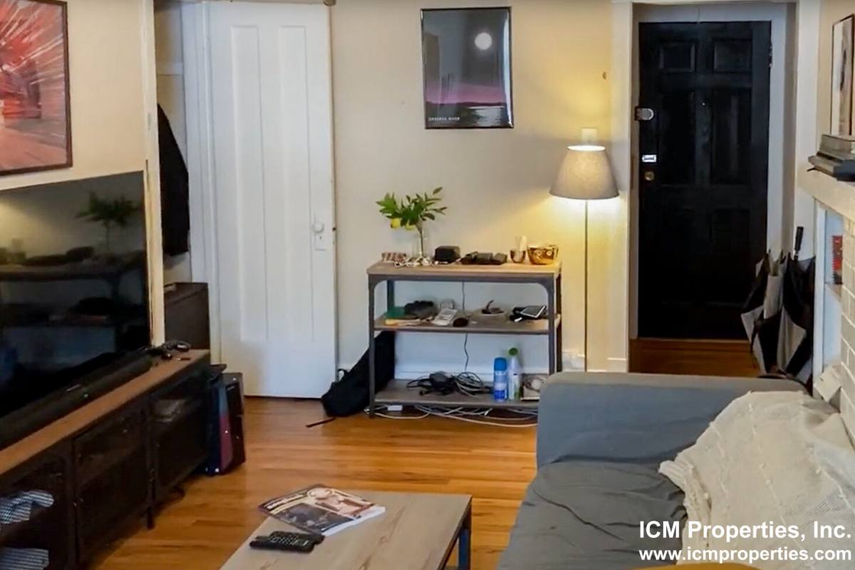 Apartment for rent at 4844 N Rockwell #2R, Chicago, IL 60625