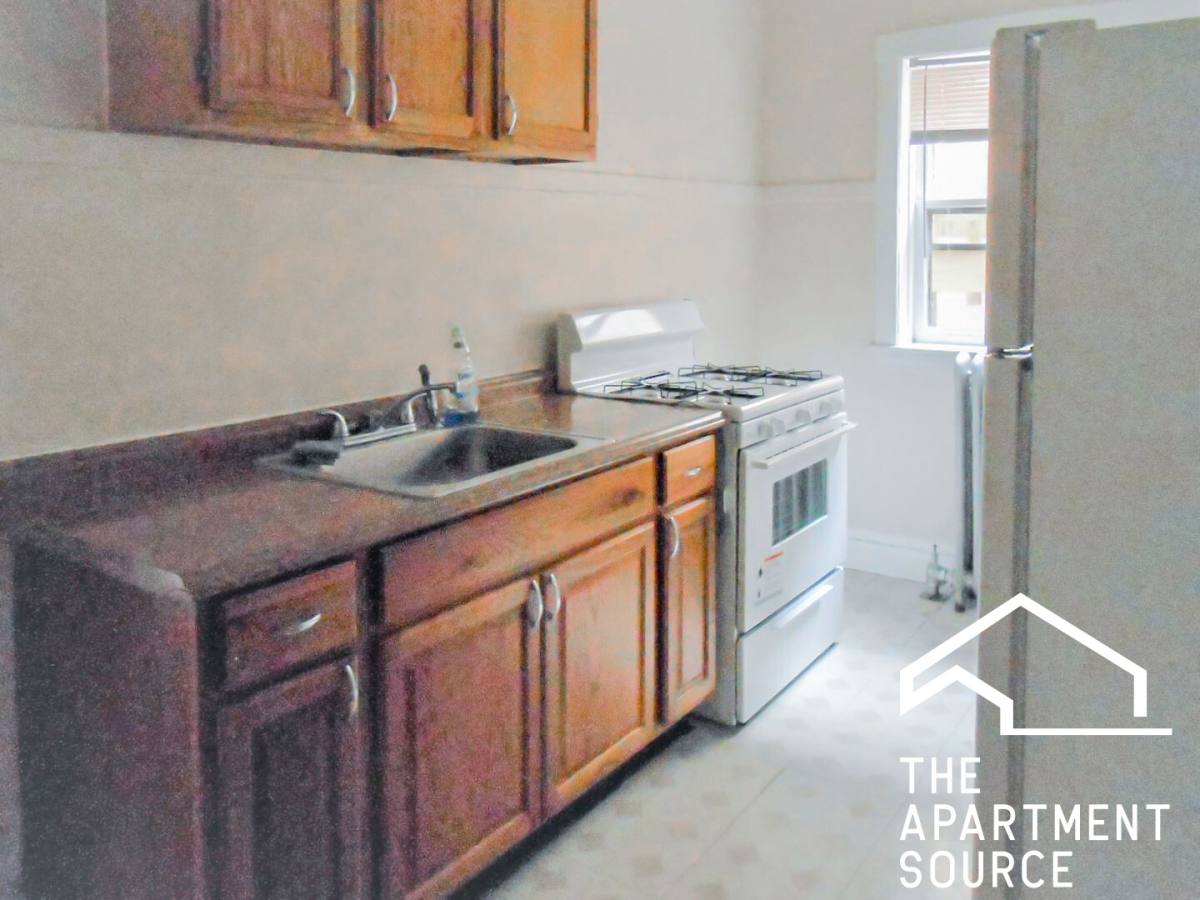 Apartment for rent at 2610 W Gunnison St #2R, Chicago, IL 60625