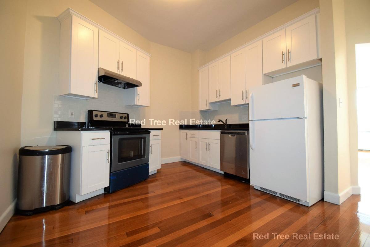 Apartment for rent at 1728 Beacon St #1, Brookline, MA 02445