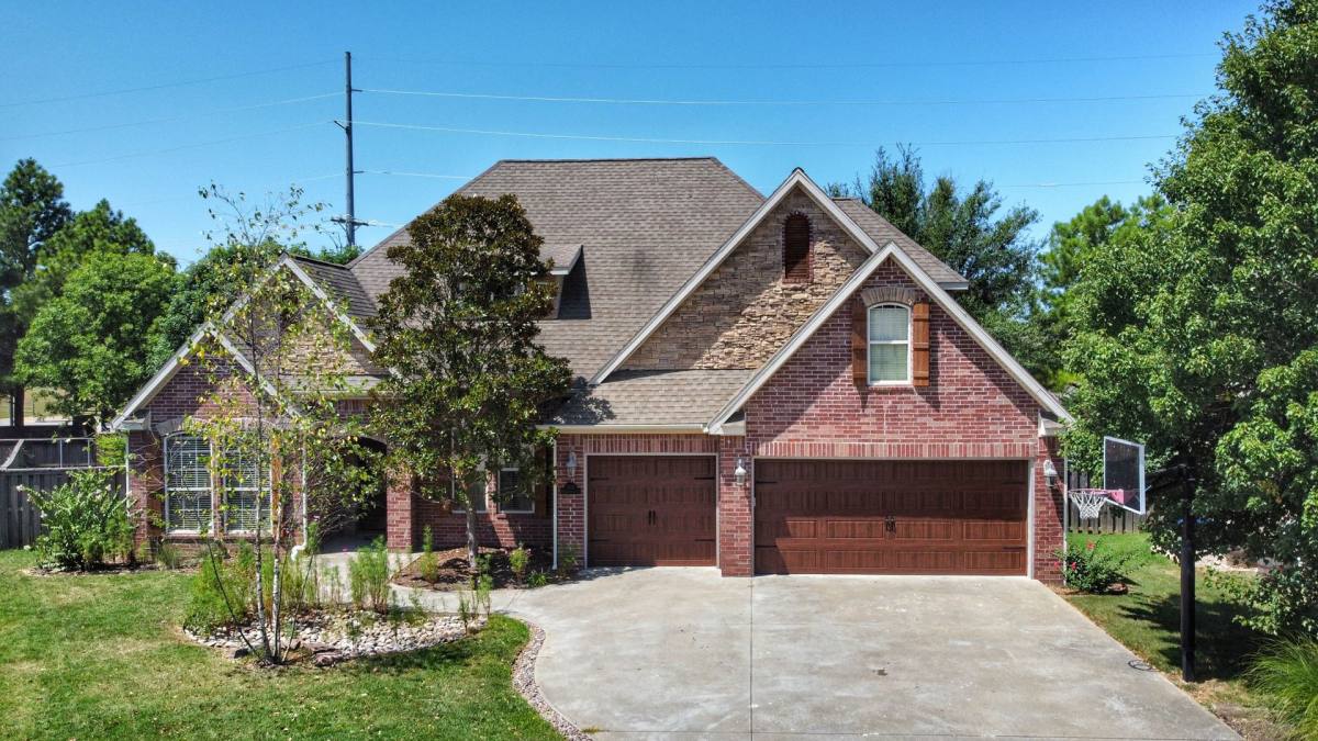 House for rent at 1501 NE Greenbrier Court, Bentonville, AR 72712