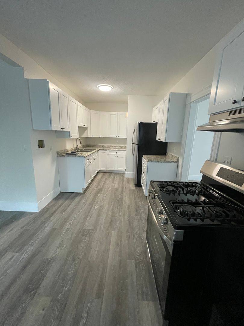 Apartment for rent at 176 Hall St, Manchester, NH 03103