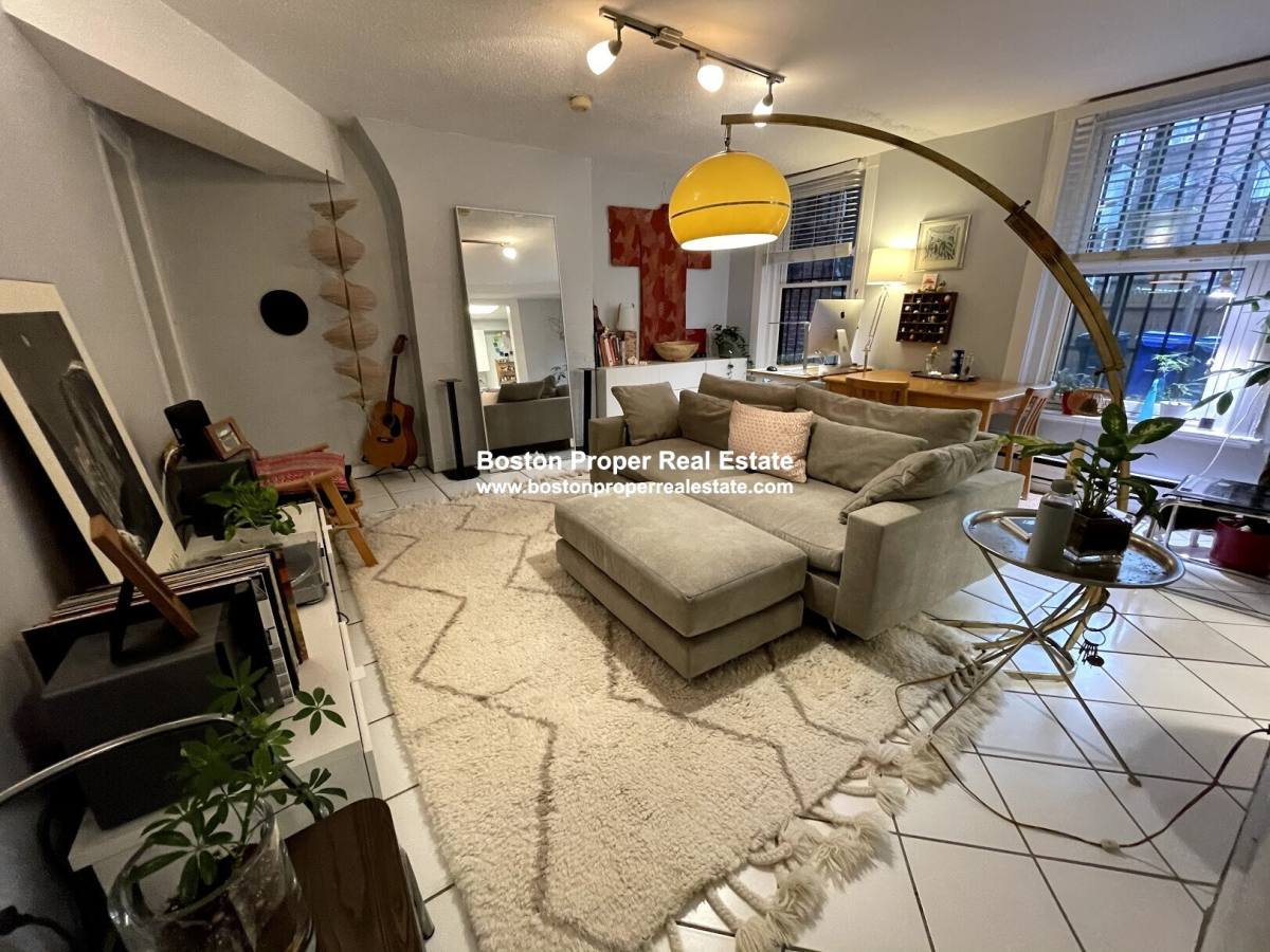 Apartment for rent at 429 Marlborough St #1, Boston, MA 02115