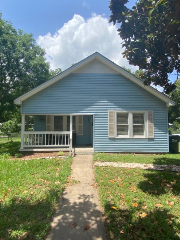 House for rent at 1424 Live Oak St, Columbus, TX 78934