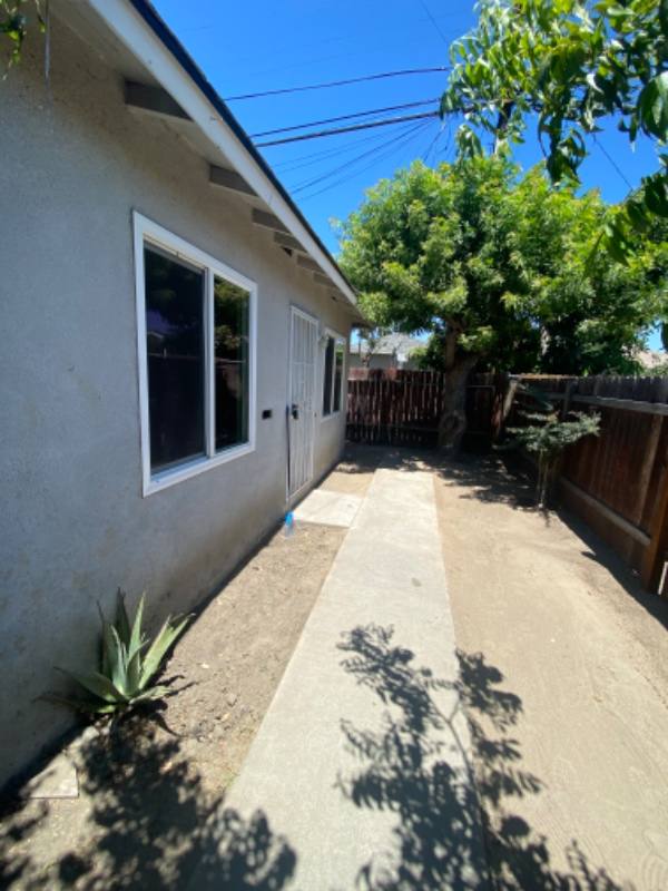 Apartment for rent at 3297 Tenaya Ave, Lynwood, CA 90262
