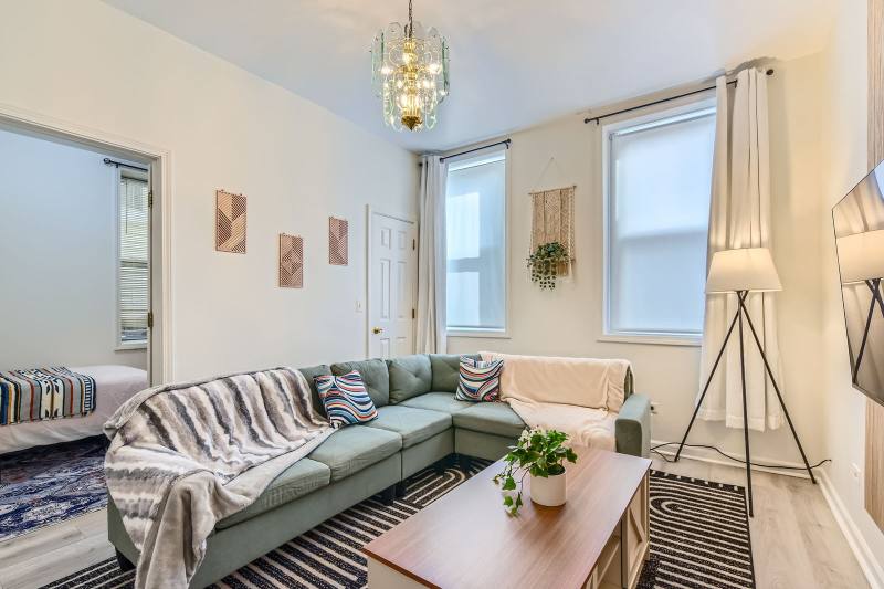 Apartment for rent at 1012 W Cullerton St #B, Chicago, IL 60608