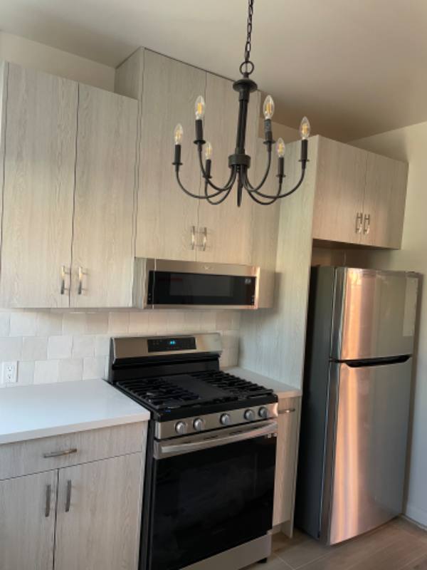 Apartment for rent at 8 Eight Ave, Los Angeles, CA 90043