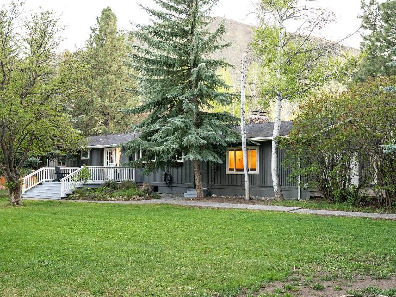 House for rent at 911 Queen of The Hills Dr, Hailey, ID 83333