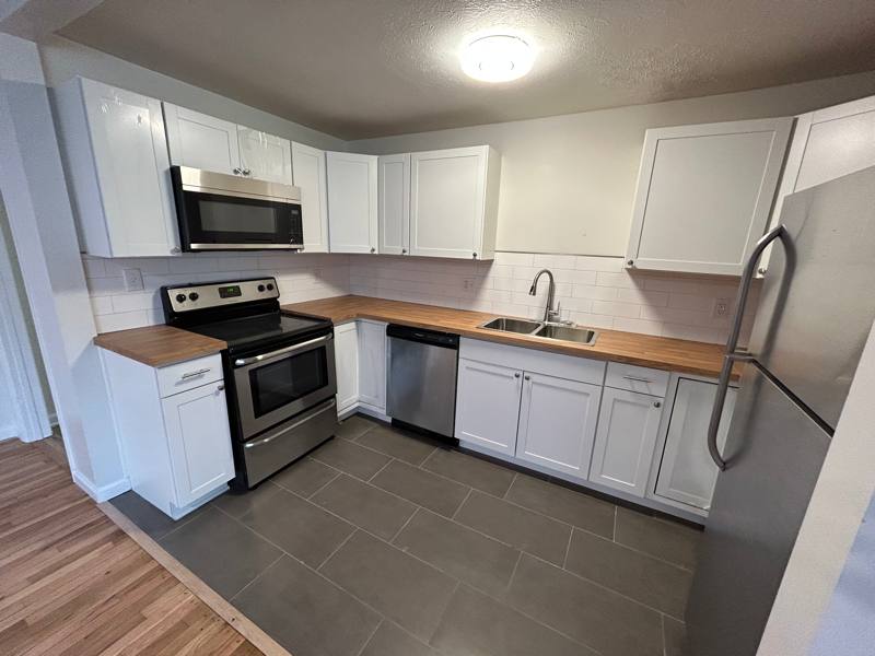 Apartment for rent at 755 E 104th St, Indianapolis, IN 46280