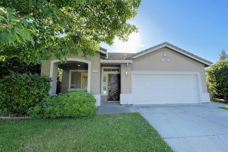 House for rent at 9396 Lakepoint Dr, Elk Grove, CA 95758