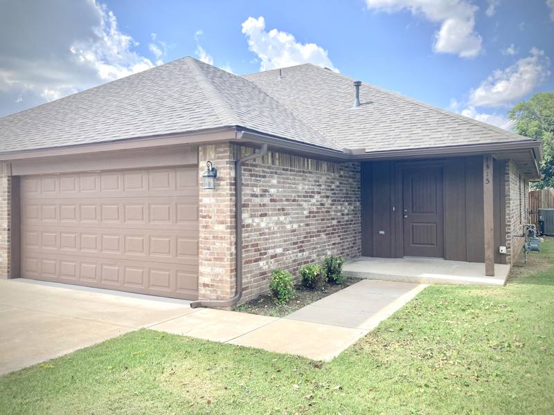 Townhouse for rent at 1315 E Ash St, El Reno, OK 73036