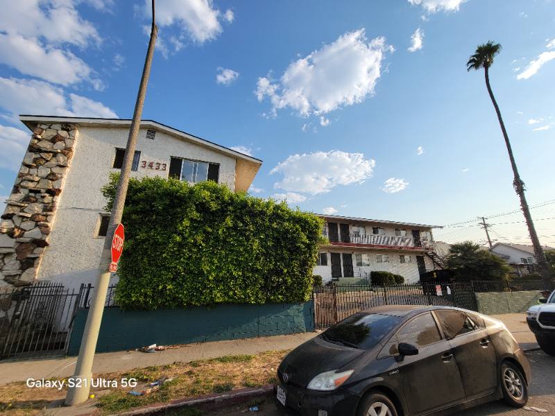 Apartment for rent at 3433 W 71 St #9, Los Angeles, CA 90043