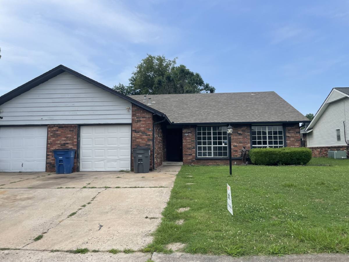 Apartment for rent at 9830 E 37th St, Tulsa, OK 74146