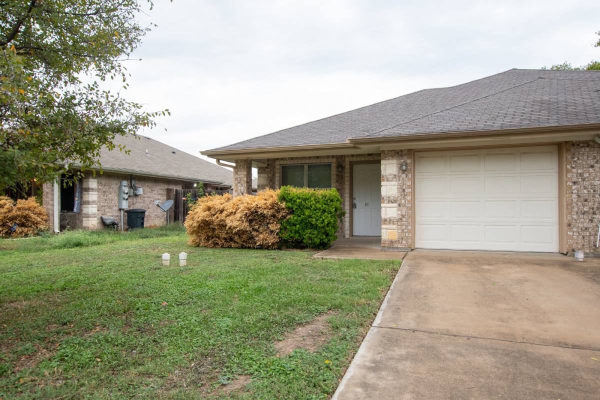 Townhouse for rent at 211 W Arlo Rd #A, Harker Heights, TX 76548