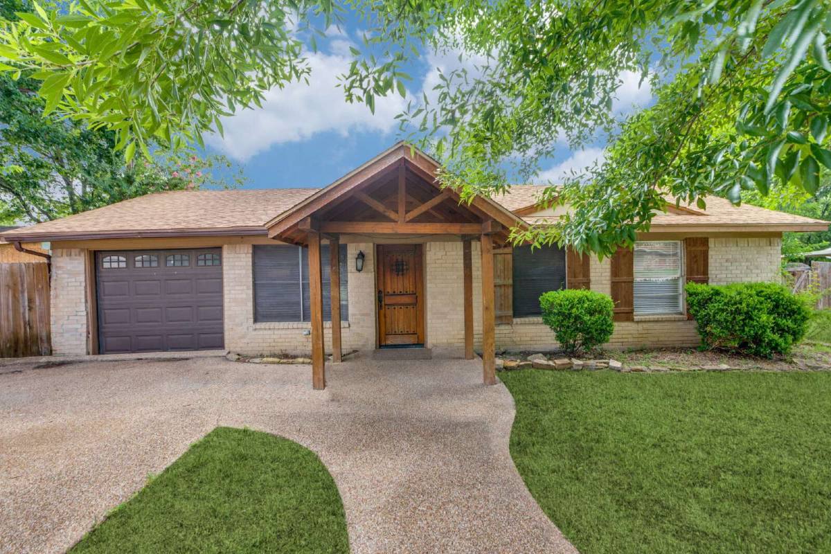 House for rent at 134 N Jessup St, Alvarado, TX 76009
