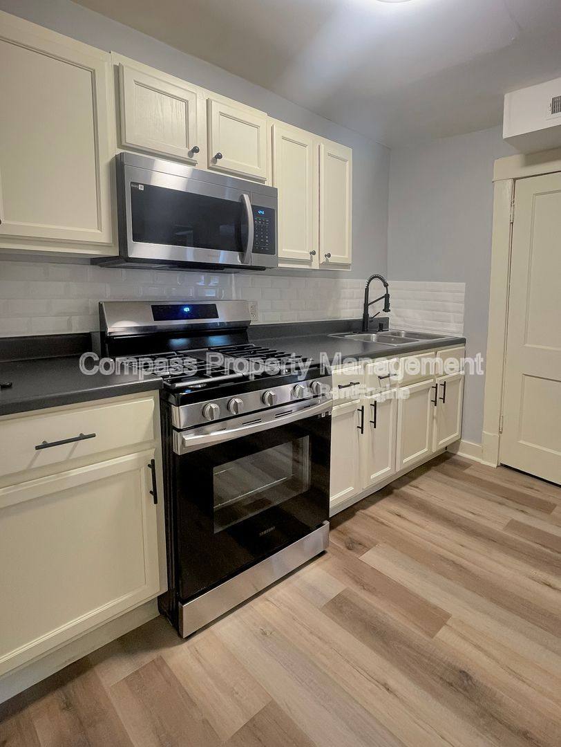 Apartment for rent at 923 Fulton St E 3, Grand Rapids, MI 49503