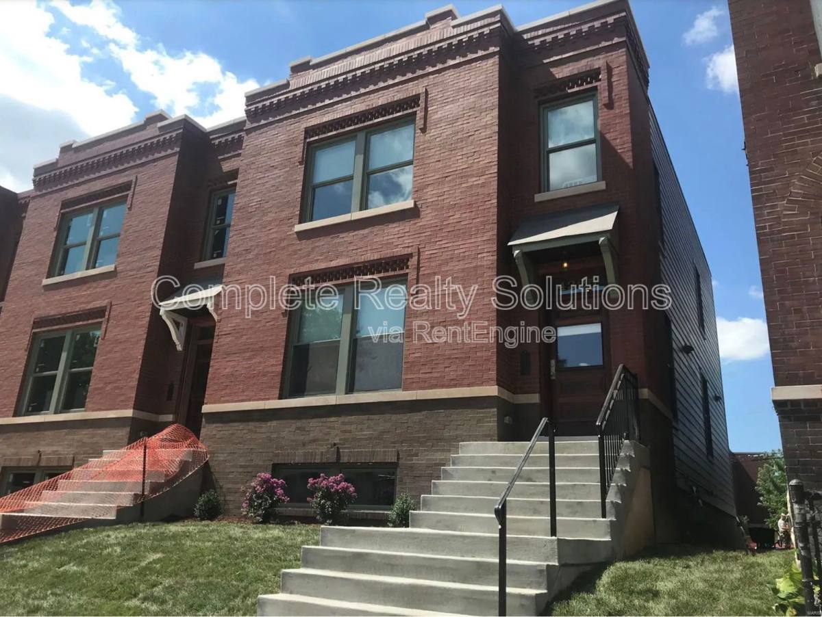 Townhouse for rent at 4329 Swan Ave, Saint Louis, MO 63110
