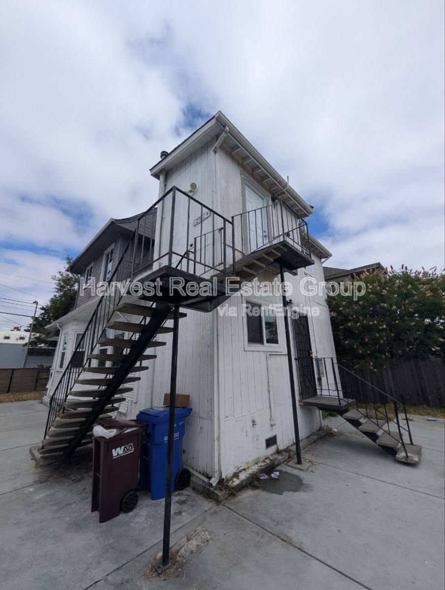 Apartment for rent at 2512 Myrtle St, Oakland, CA 94607